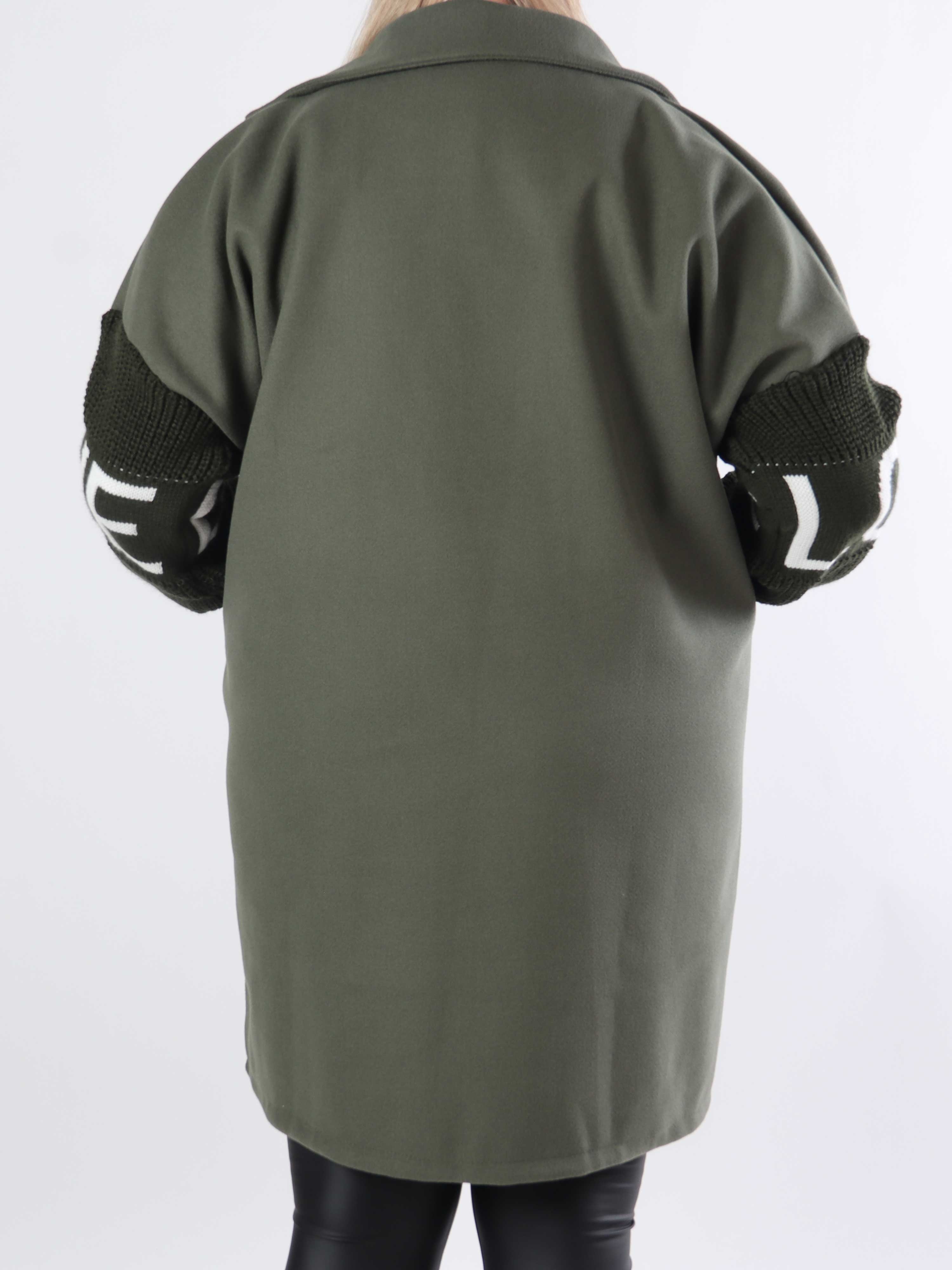 Debbie Short - Plus size-jacka med stickade ärmar